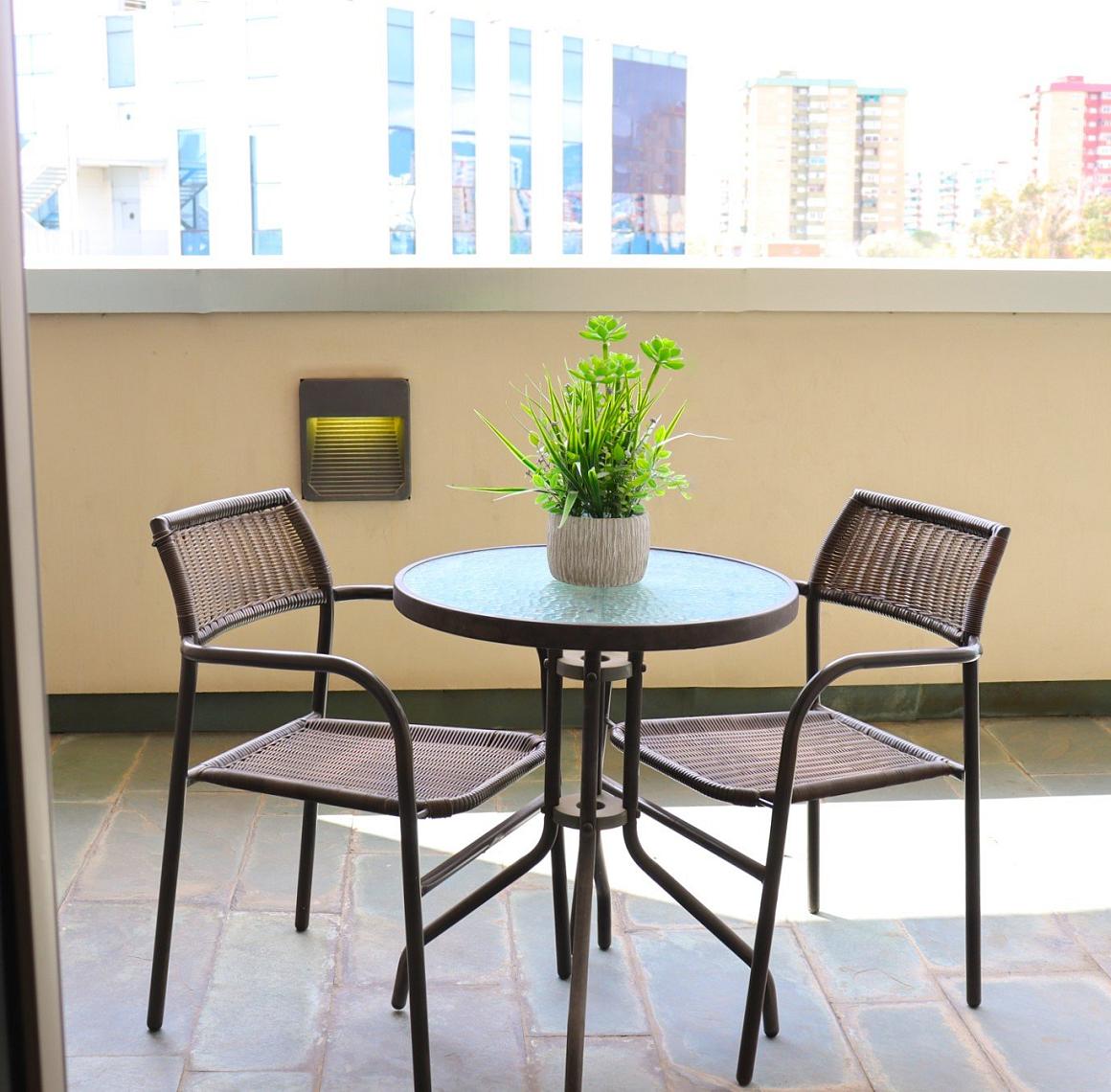 Petit terrace room