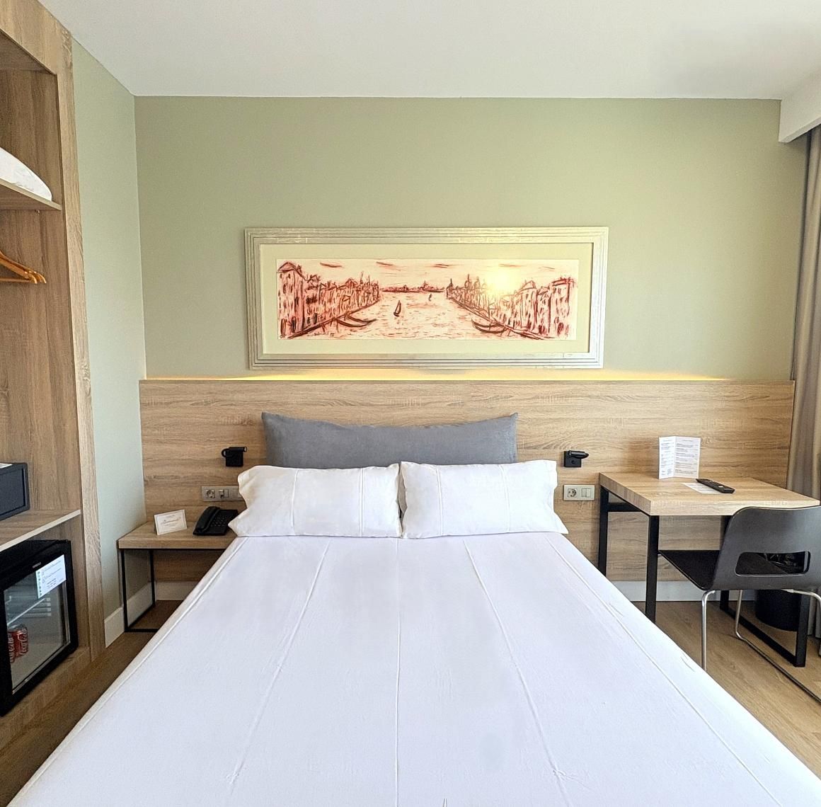 Petit terrace room